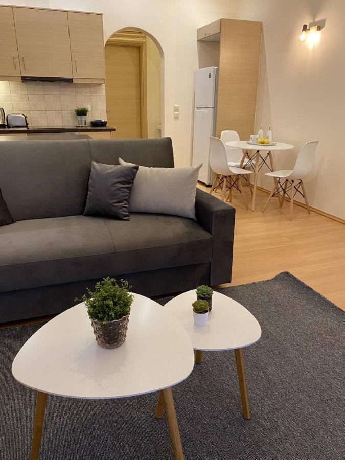 Elegant Glyfada Apartment-Private Garden-Near Metro Athens Exterior photo